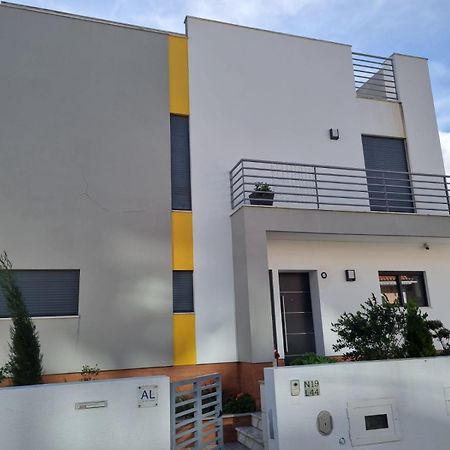 Mikaela Guest House Odivelas  Buitenkant foto